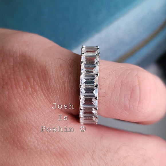Diamond simulant eternity band in sterling silver - Picture 5 of 8